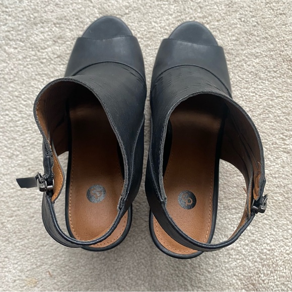 Dress Barn Peep Toe Heels - Picture 4 of 5